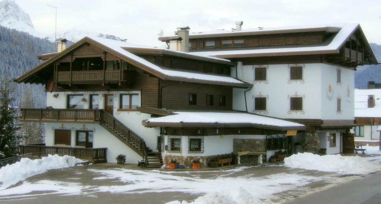 Residence La Pineta 帕多拉 外观 照片